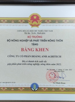 Bằng khen và kỷ niệm chương doanh nghiệp đã có thành tích xuất sắc góp phần phát triển nông nghiệp, nông thôn năm 2022.