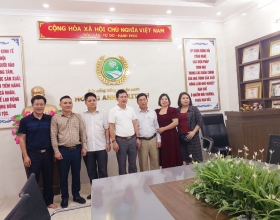 Nhà phân phối phân bón Hùng Loan, Võ Nhai, Thái Nguyên về thăm Công ty Hoàng Anh Agritech và chụp ảnh lưu niệm